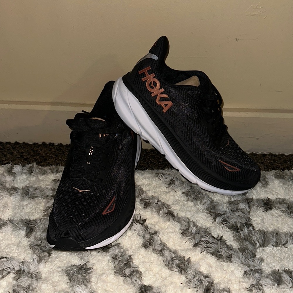 NWOT hoka Clifton 9
